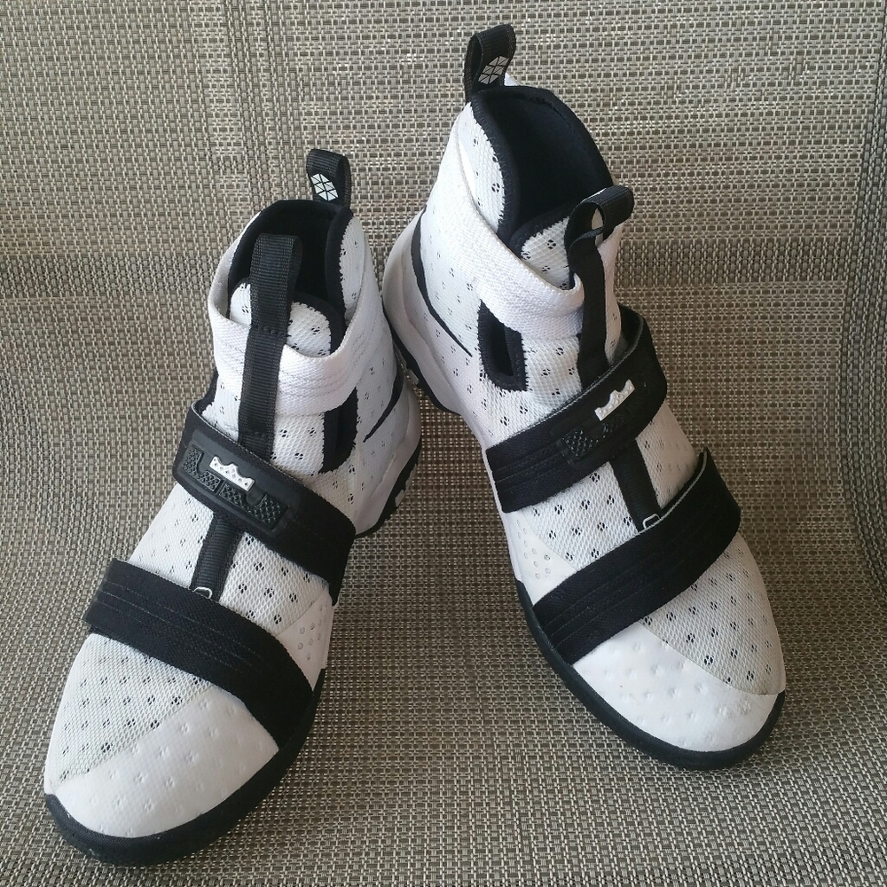 Nike Lebron Soldier 10 GS Basketball Sneakers